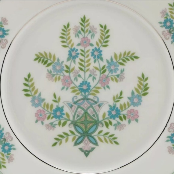 Bone China salad plate set, pattern: Willow Tree - Picture 4 of 5